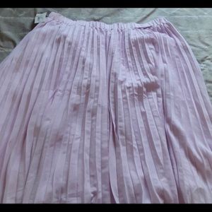 A new day midi pleated skirt
Elastic waistband